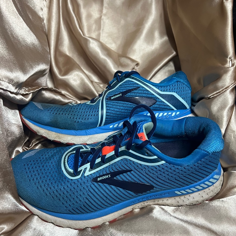 Brooks Adrenaline Ladies Athletic Shoes